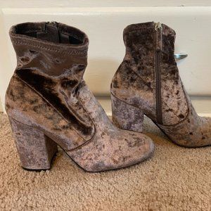 Steve Madden Velvet Ankle Boots (size 7) -- Vintage, Retro Look!